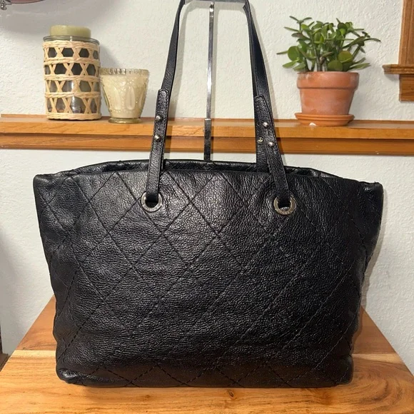 CHANEL On The Road Large Tote - Picture 2 of 15